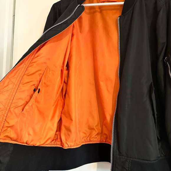 Alpha Industries Lightweight Bomber Jacket - Picture 3 of 6